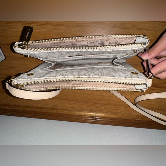 Michael Kors Bundle - Crossbody & Card Case - Picture 2 of 5